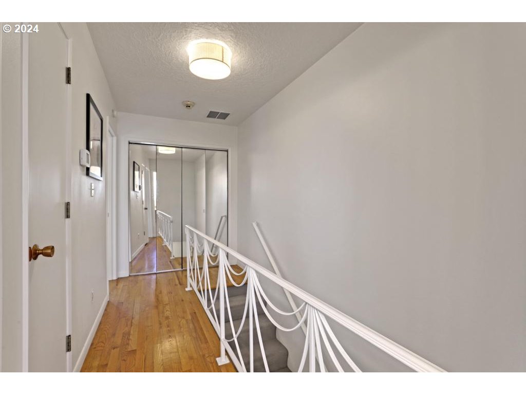 Photo #5: 24372112 Listing 