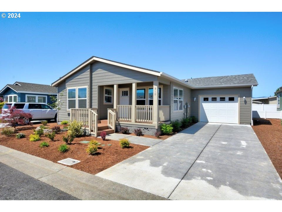 Photo of 910 Bentley DR Grants Pass OR 97526