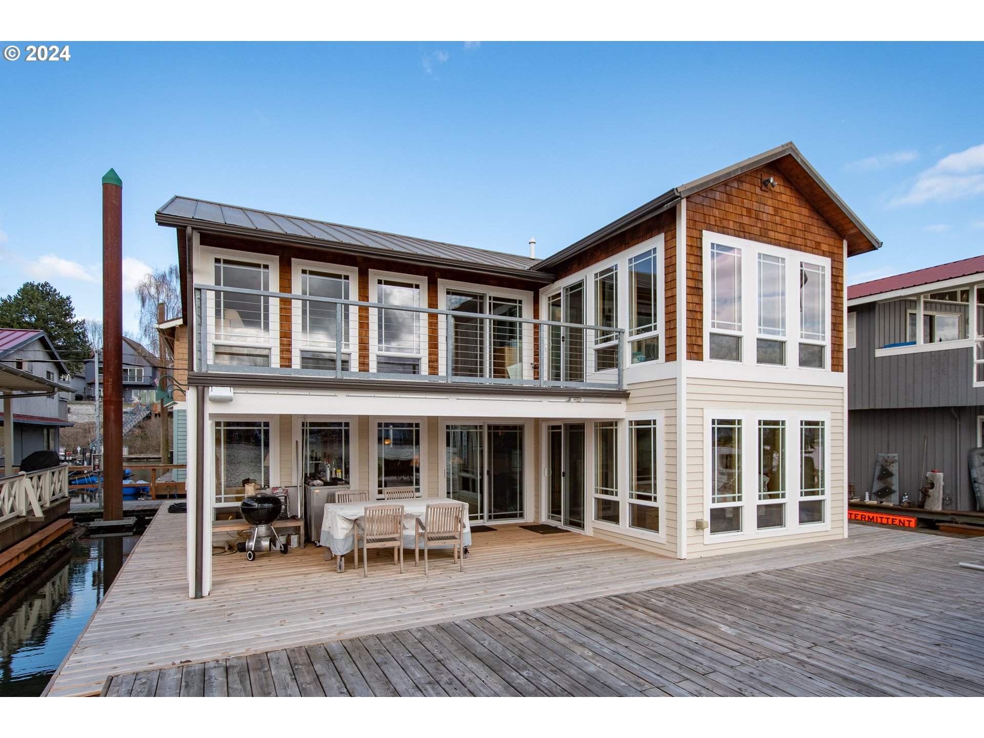 500 N Tomahawk Island DR, Portland, OR, 97217