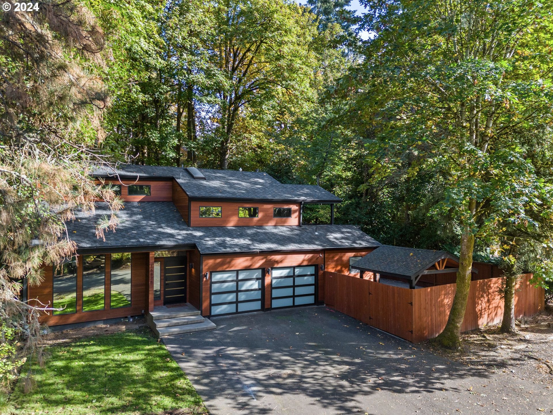 Photo of 16878 CANYON DR Lake Oswego OR 97034