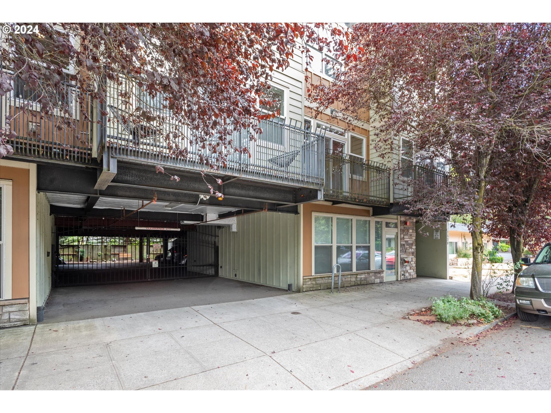 Photo #3: 24378981 Listing 