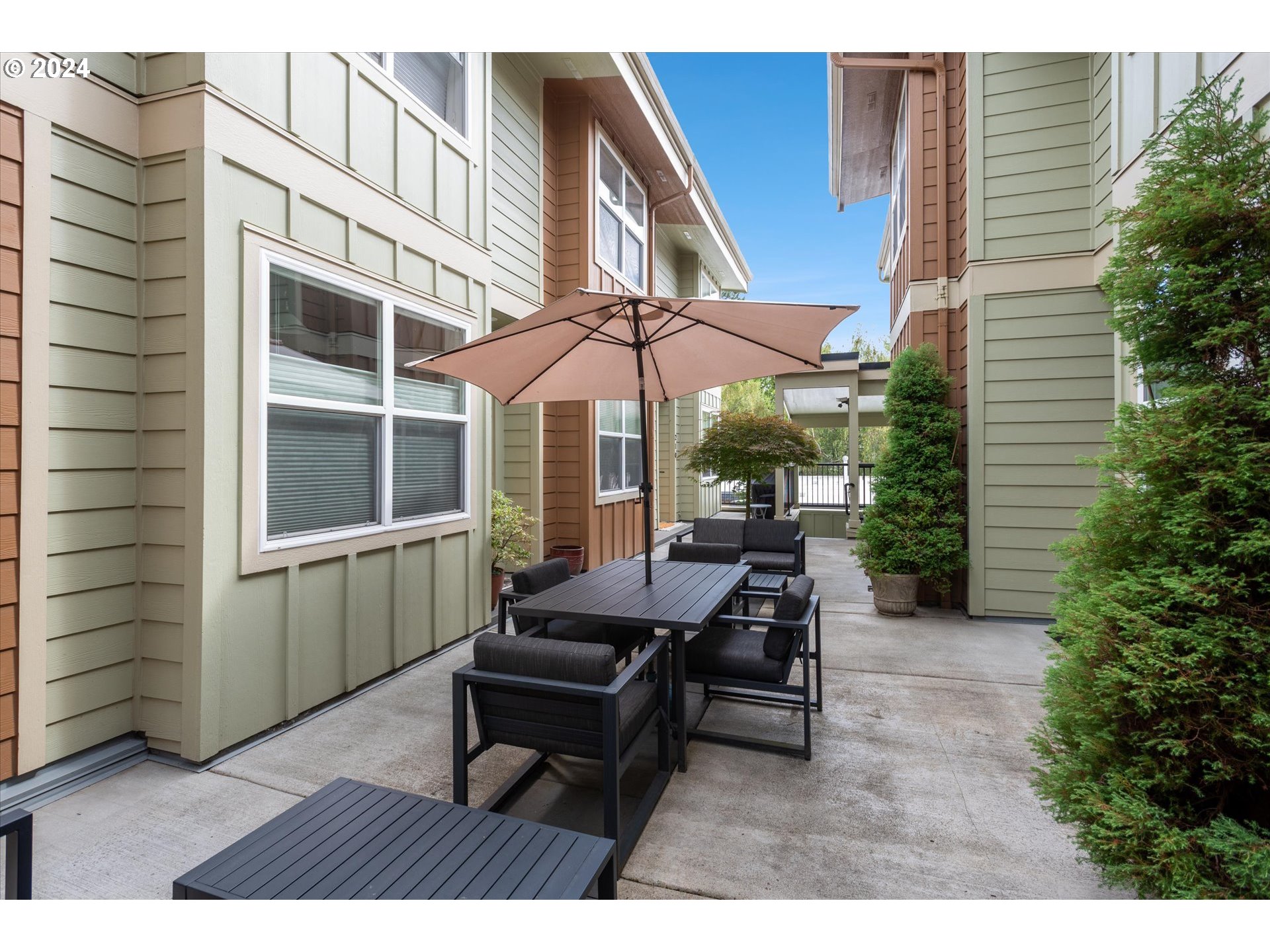 Photo #5: 24378981 Listing 