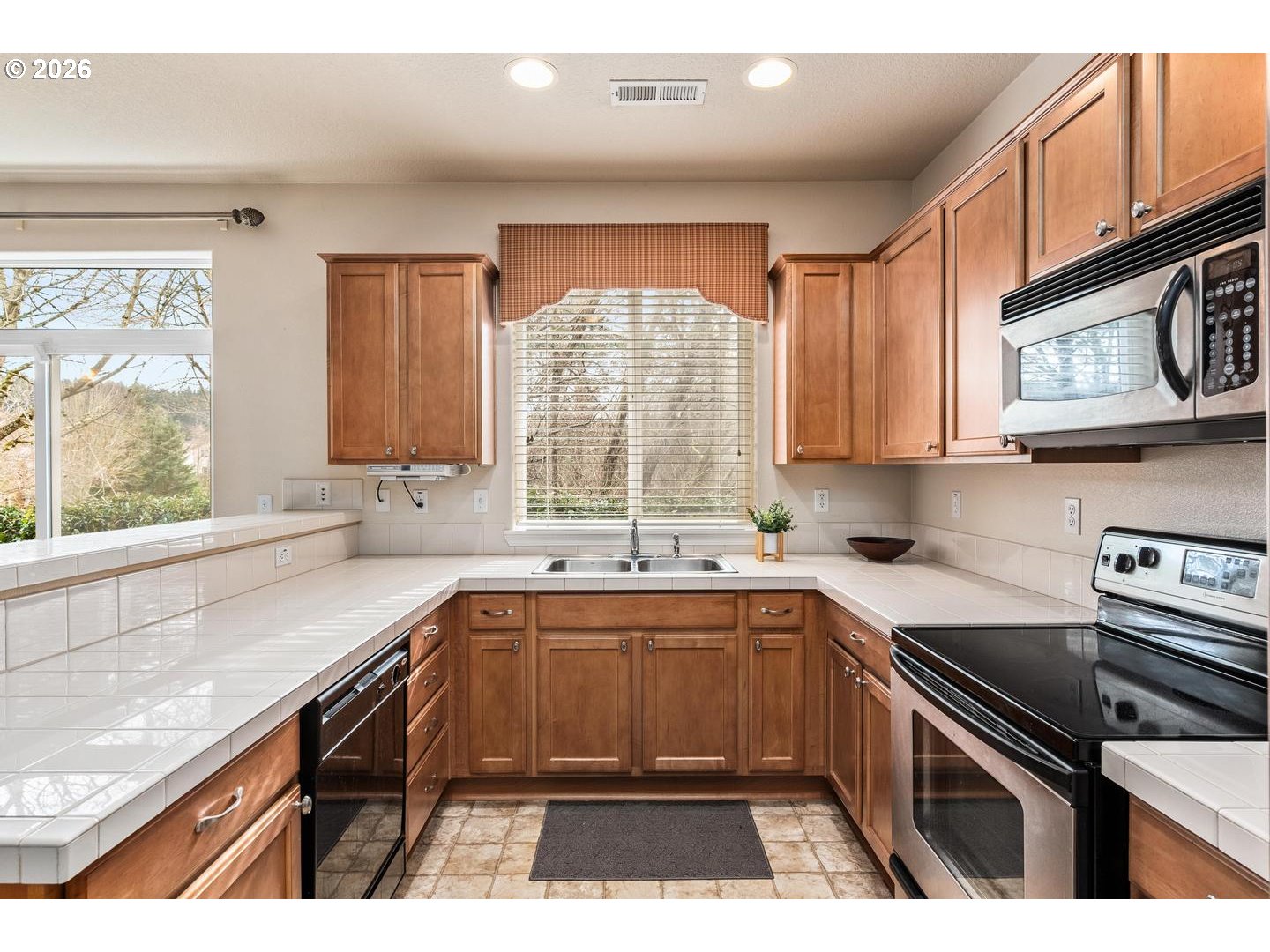 Photo #11: 243832988 Listing: Photo #11