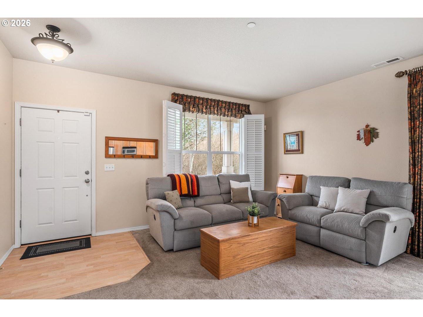 Photo #5: 243832988 Listing: Photo #5