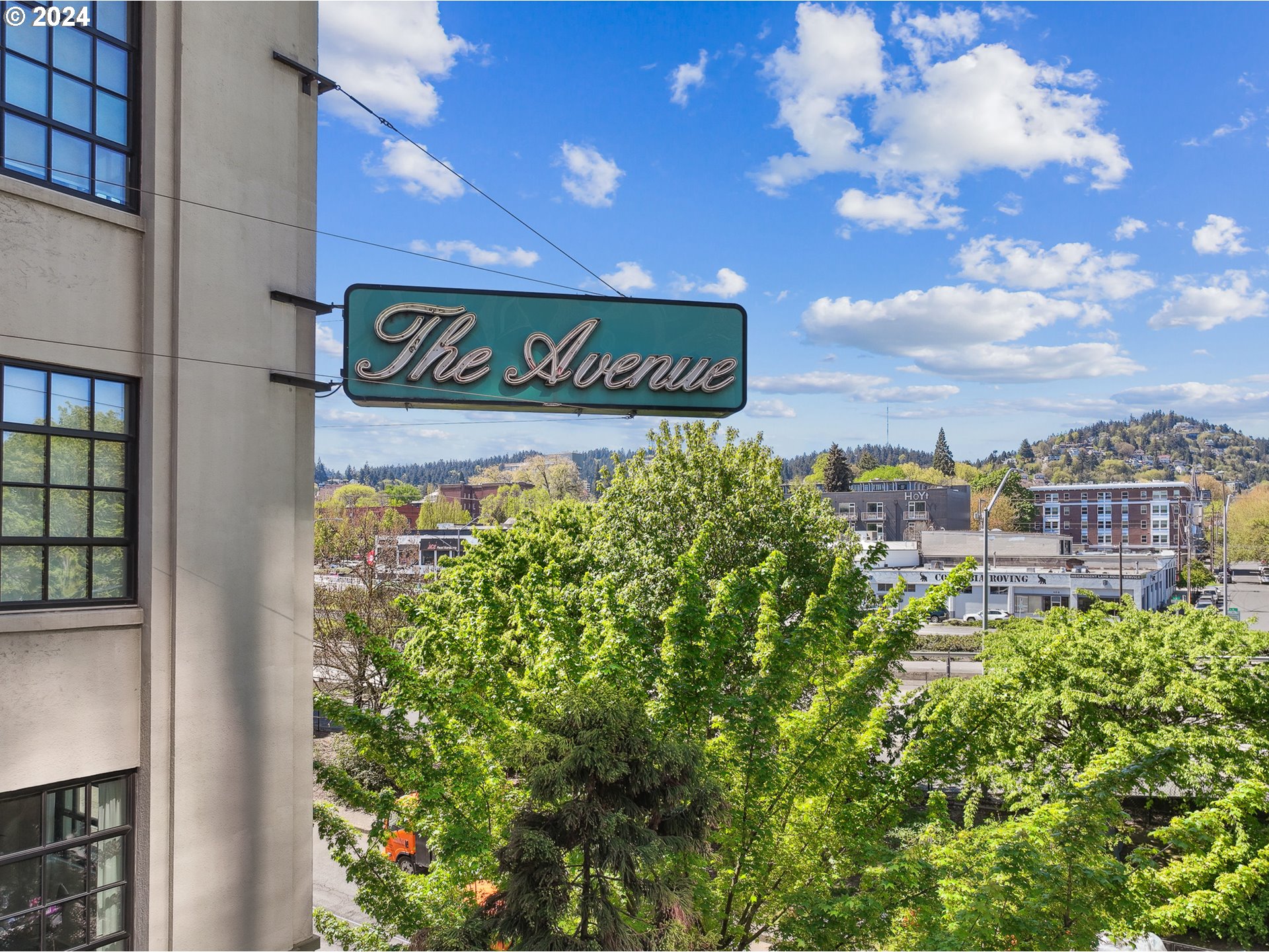 Photo #2: 24384008 Listing 