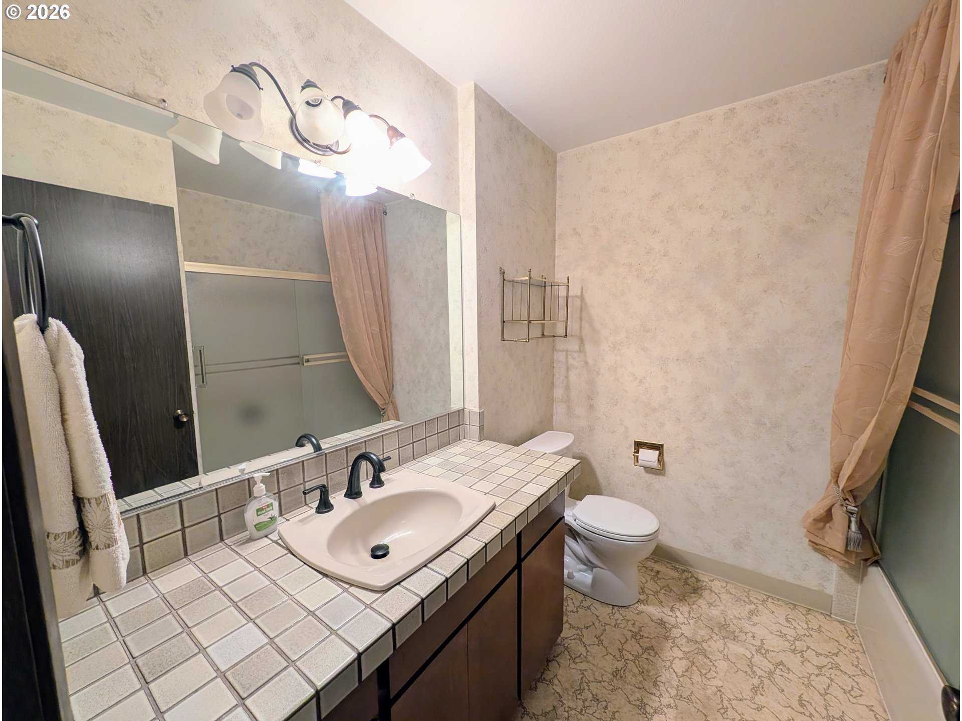Photo #15: 243887319 Listing: Photo #15