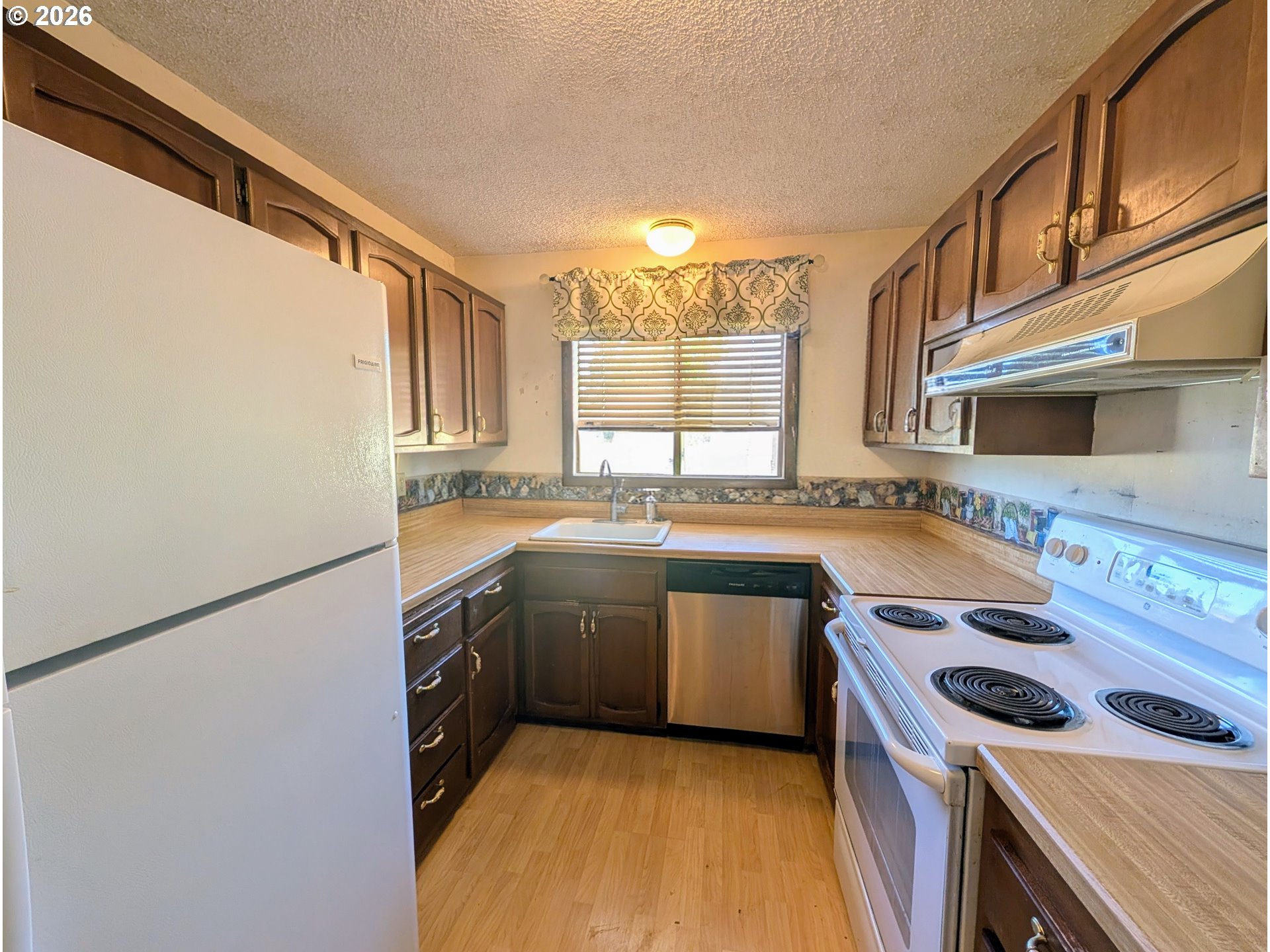 Photo #10: 243887319 Listing: Photo #10