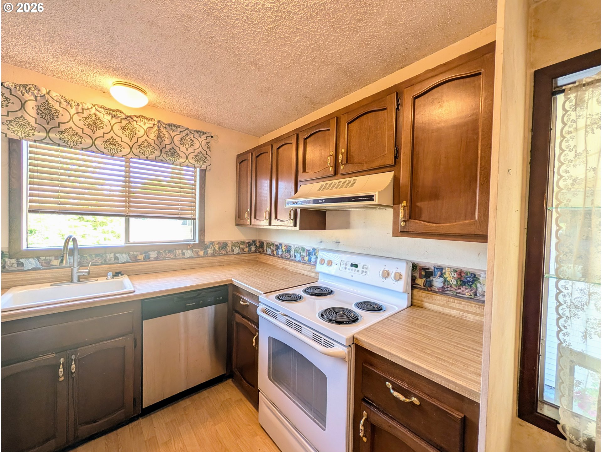 Photo #8: 243887319 Listing: Photo #8
