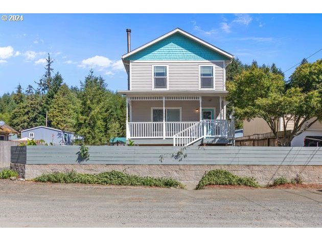 Photo of 1296 DAKOTA ST Coos Bay OR 97420