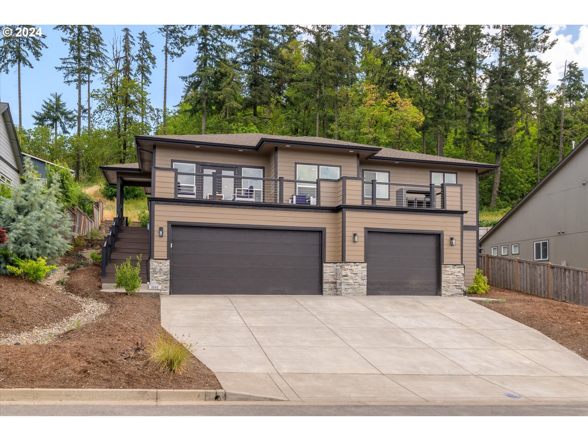 Photo of 3645 SNOWBERRY RD Eugene OR 97403