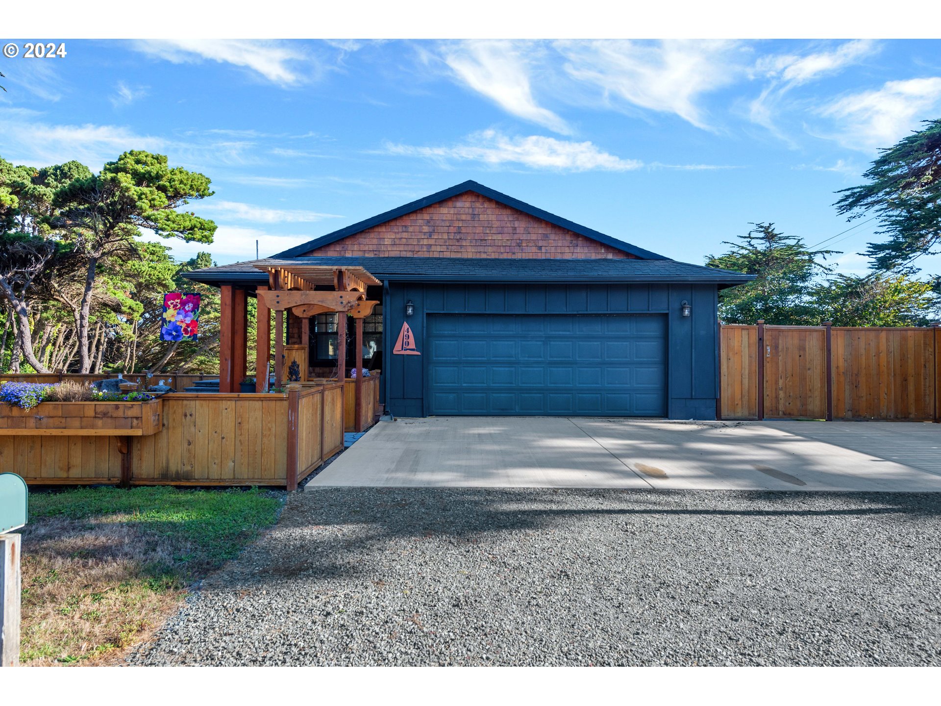 Photo of 490 4TH ST Bandon OR 97411