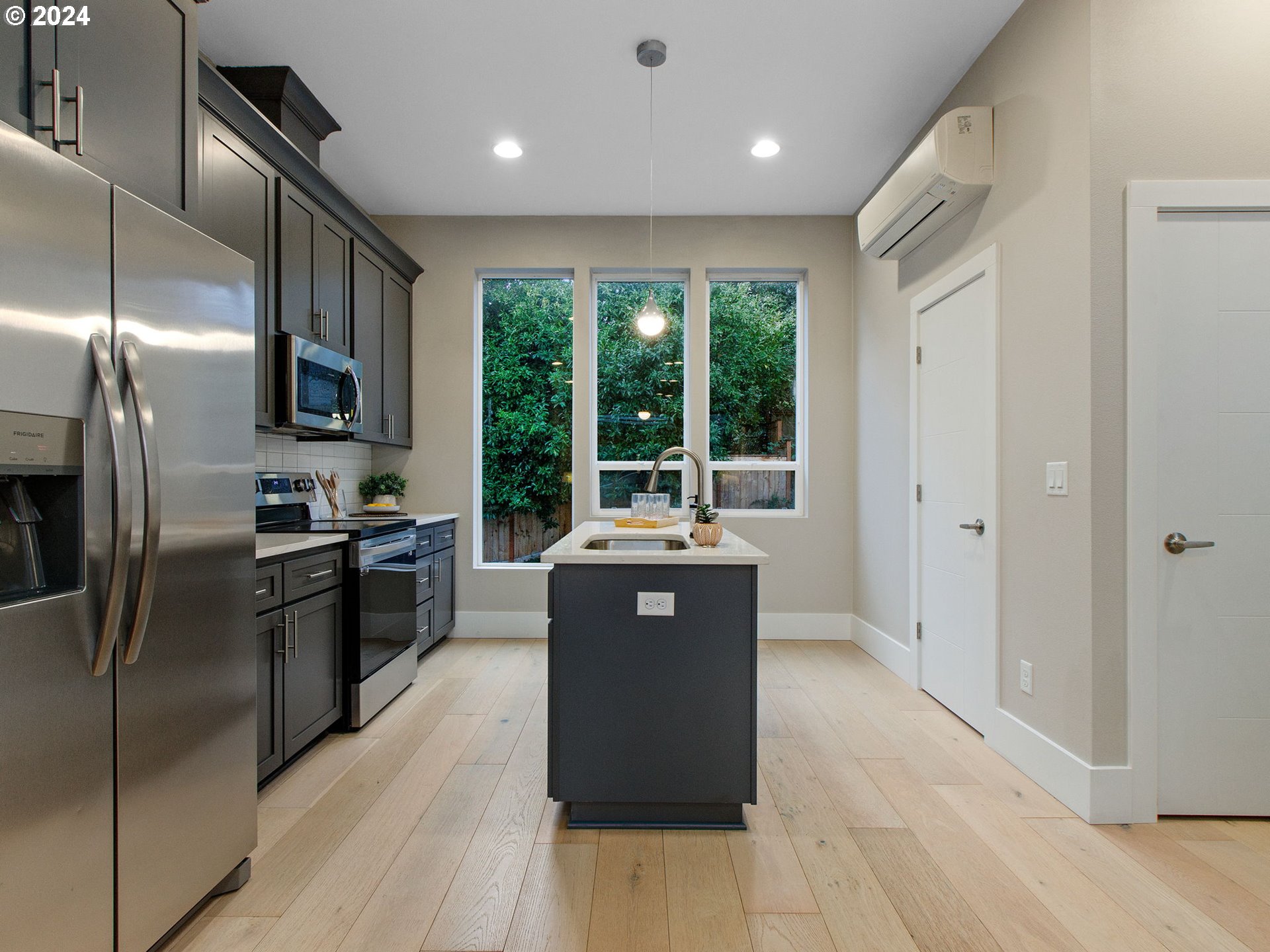 Photo #4: 24407137 Listing 