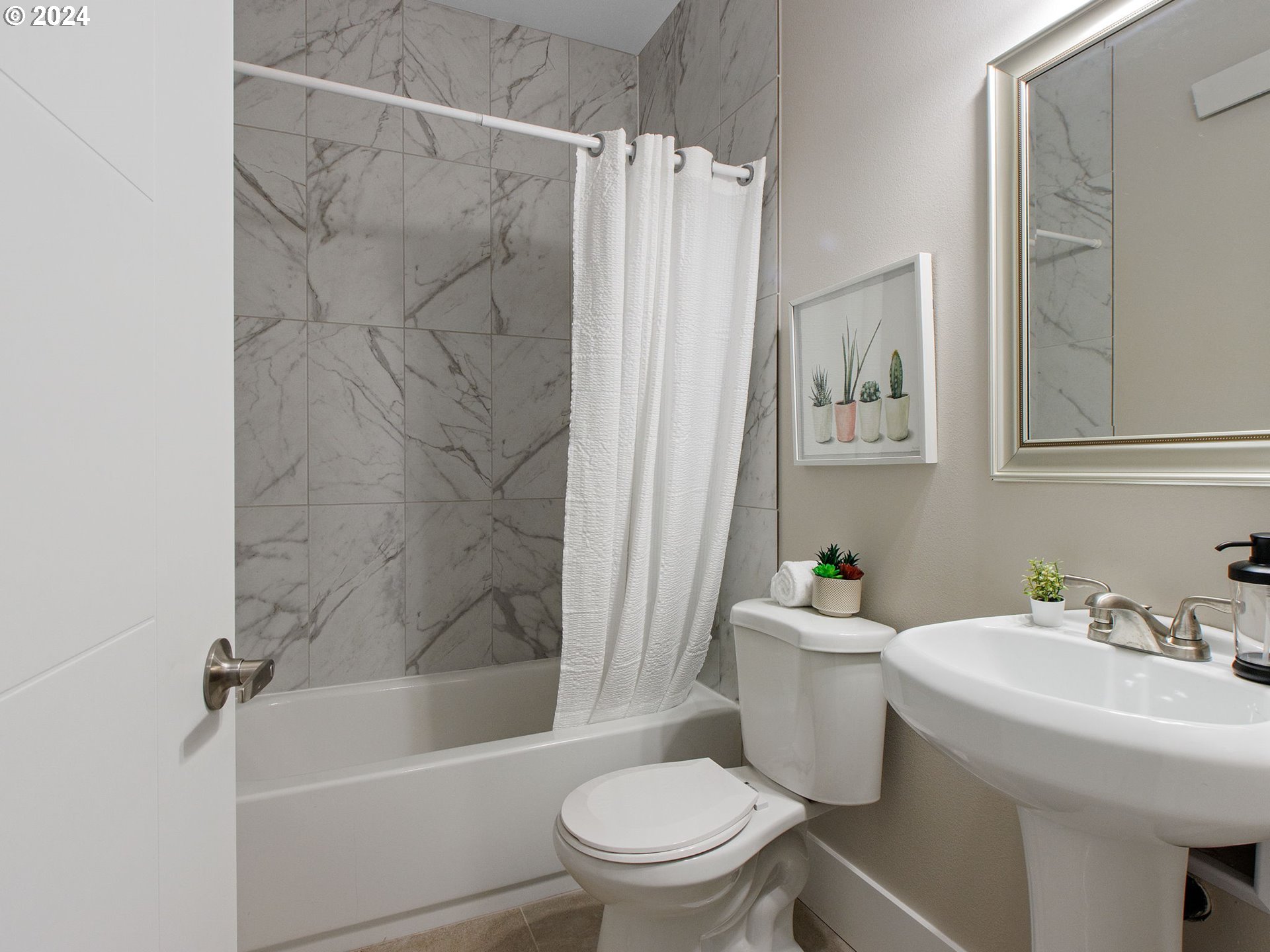 Photo #2: 24407137 Listing 