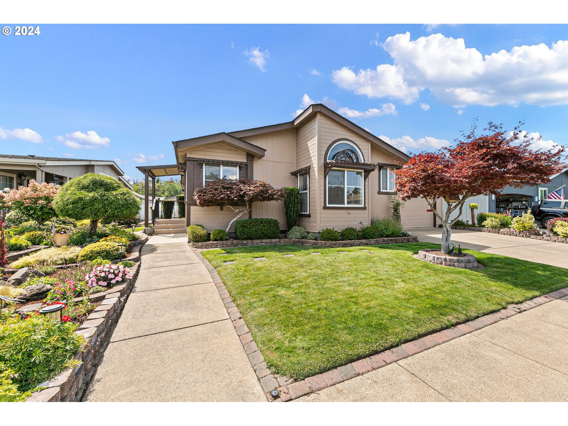 Photo of 3220 CRESCENT AVE Eugene OR 97408