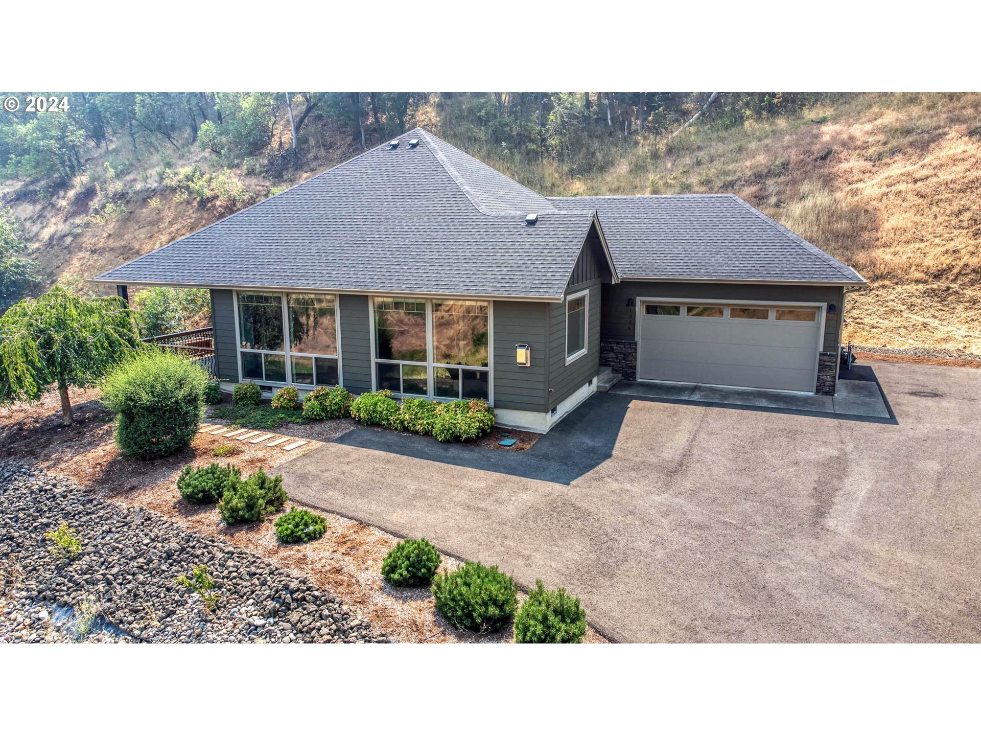 Photo of 1324 ROCKY DR Roseburg OR 97470