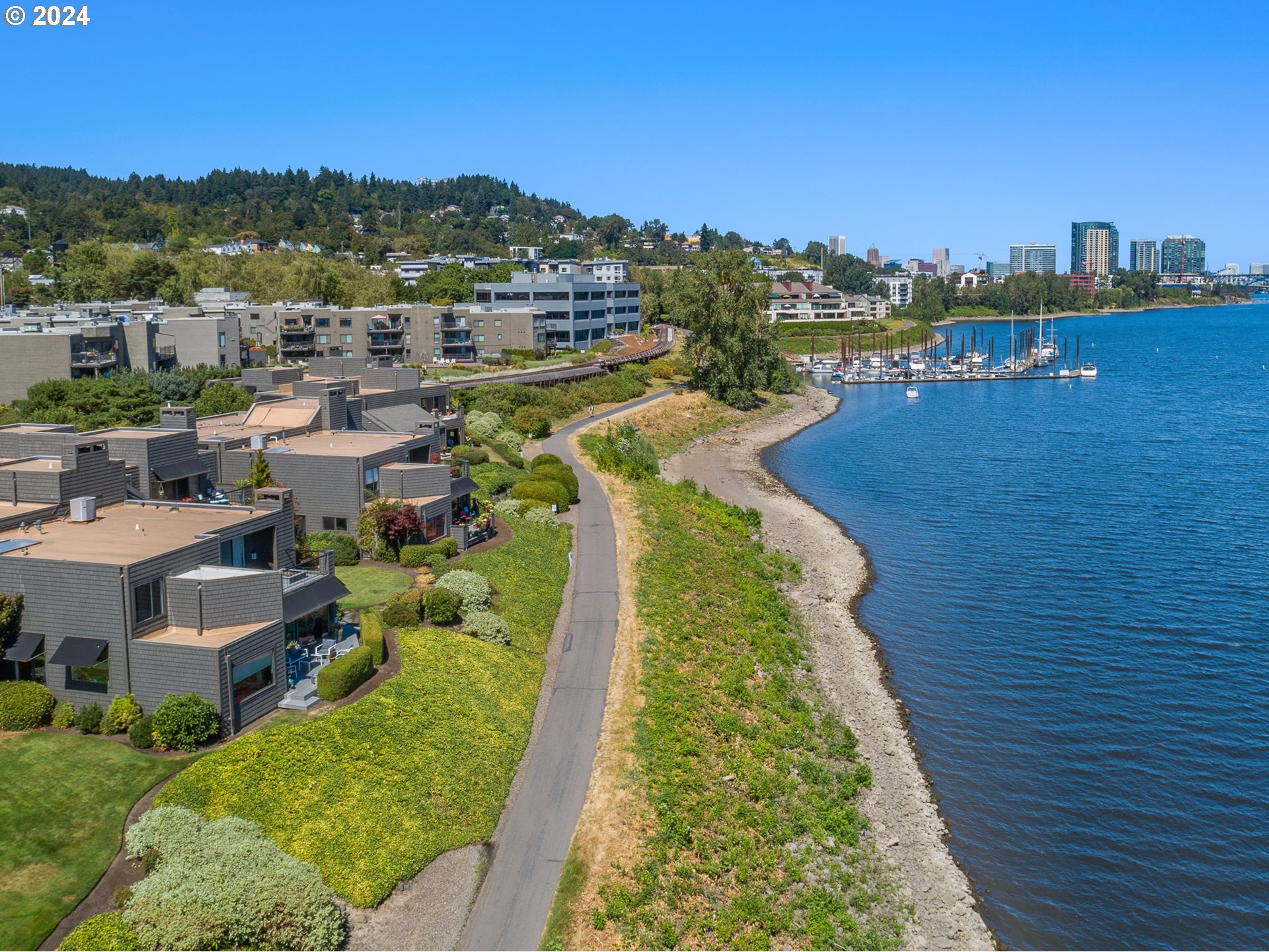 Photo #3: 24416186 Listing 