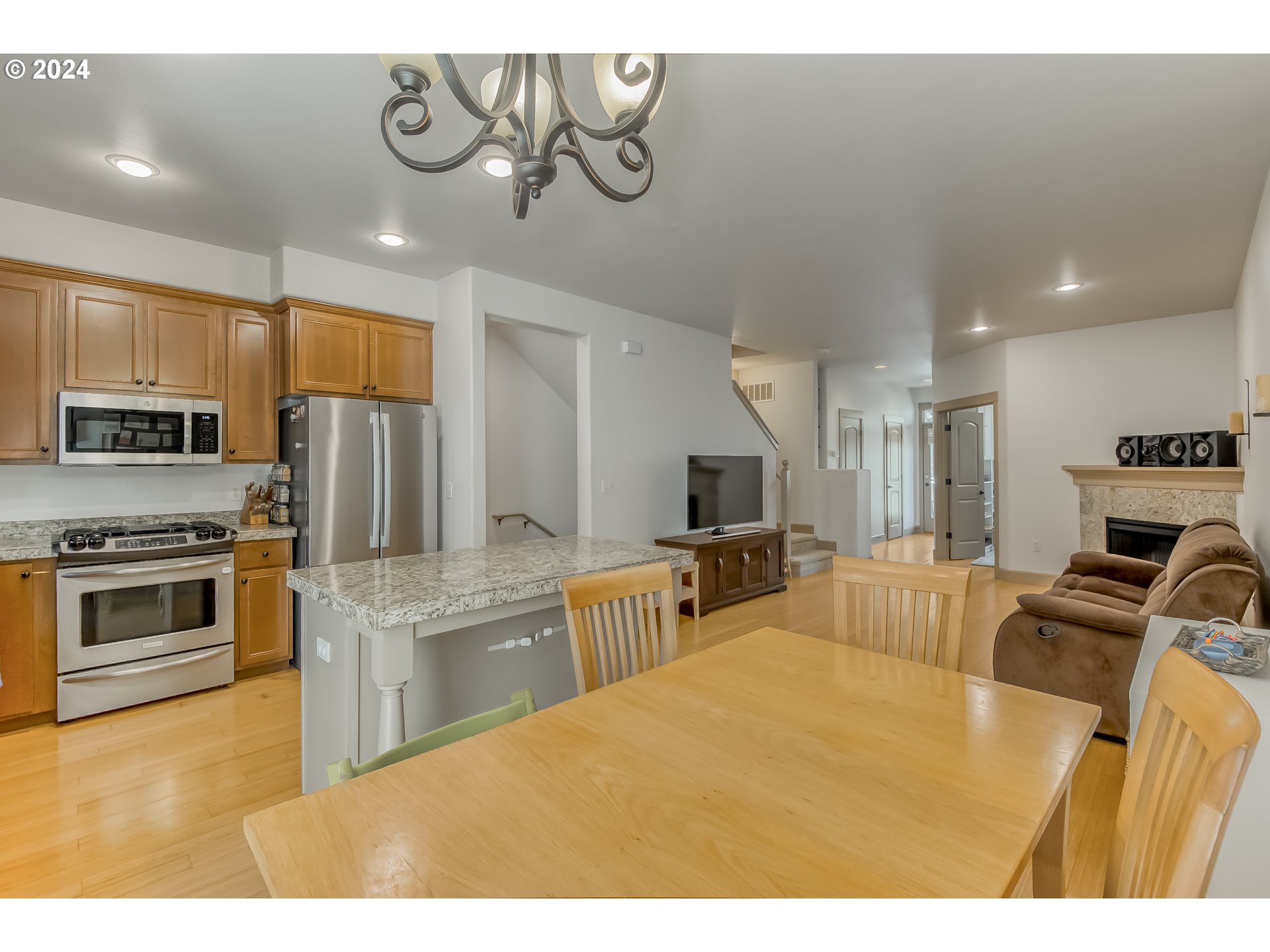 Photo #10 Kitchen/Dining Room