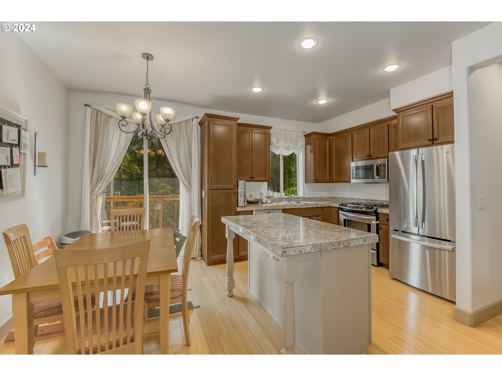 Photo #8 Kitchen/Dining Room