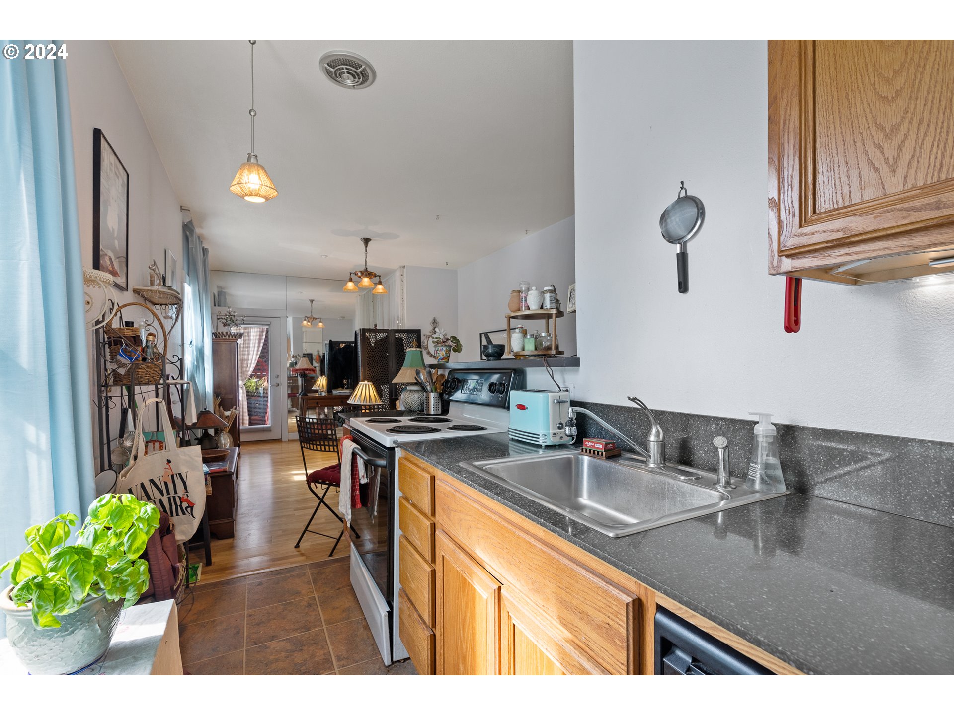 Photo #3: 24421823 Listing 
