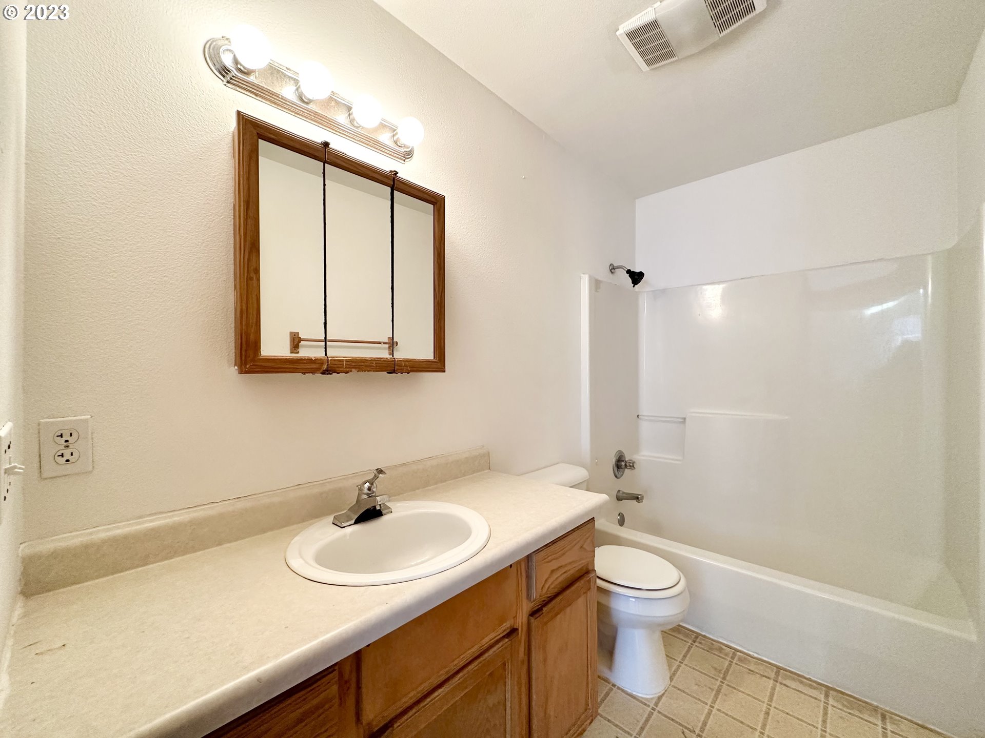 8413 SE INSLEY ST, Portland, OR, 97266 8413 SE INSLEY ST, Portland, OR, 97266