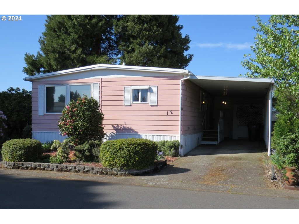 Photo of 1800 Lakewood CT Eugene OR 97402