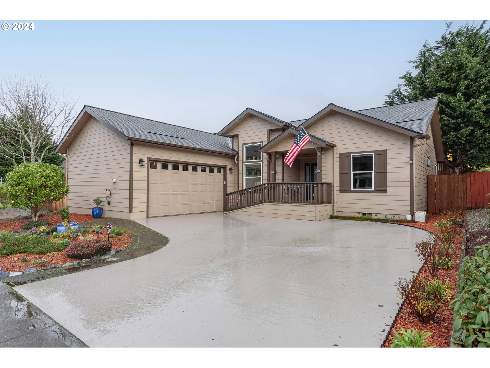 997 SEAGATE AVE, Coos Bay, OR 