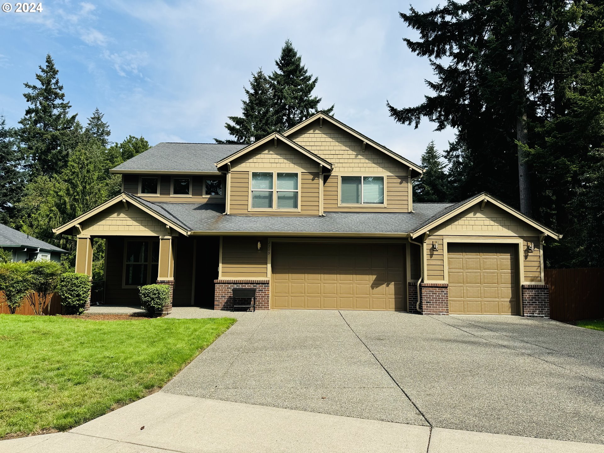 Photo of 2209 VILLAGE GREEN DR Vancouver WA 98684