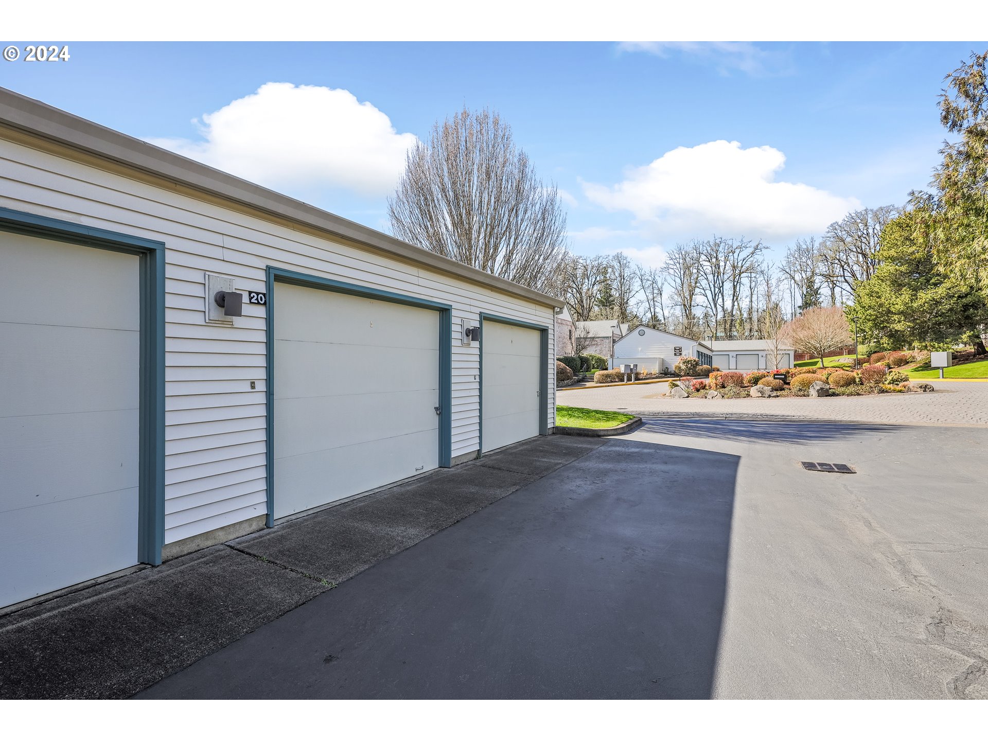 Photo #6: 24430610 Listing 
