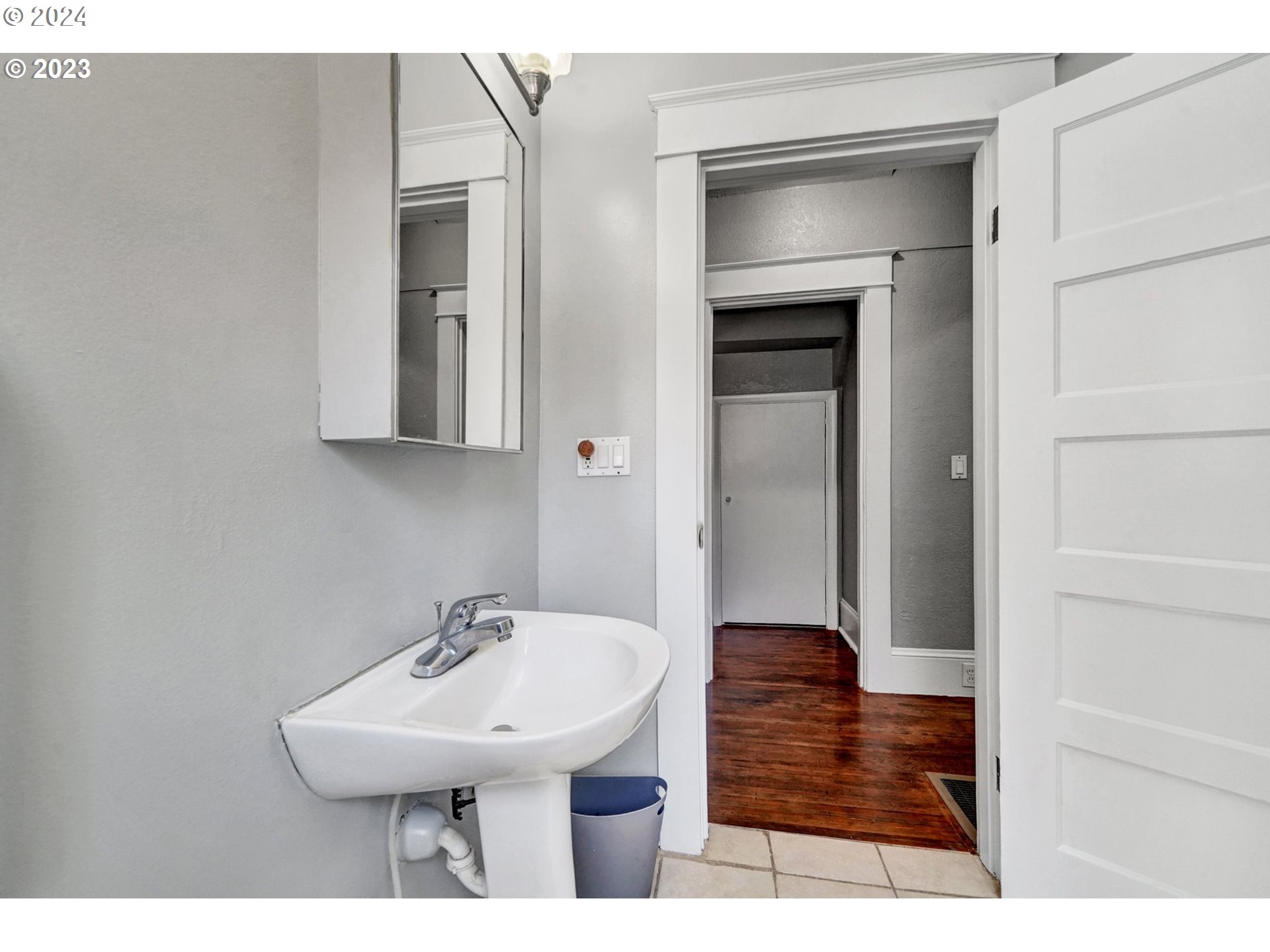 Photo #5: 24432285 Listing 