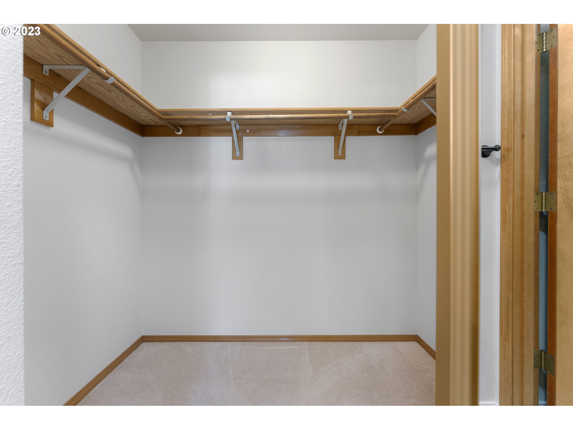 Photo #5: 24432887 Listing 