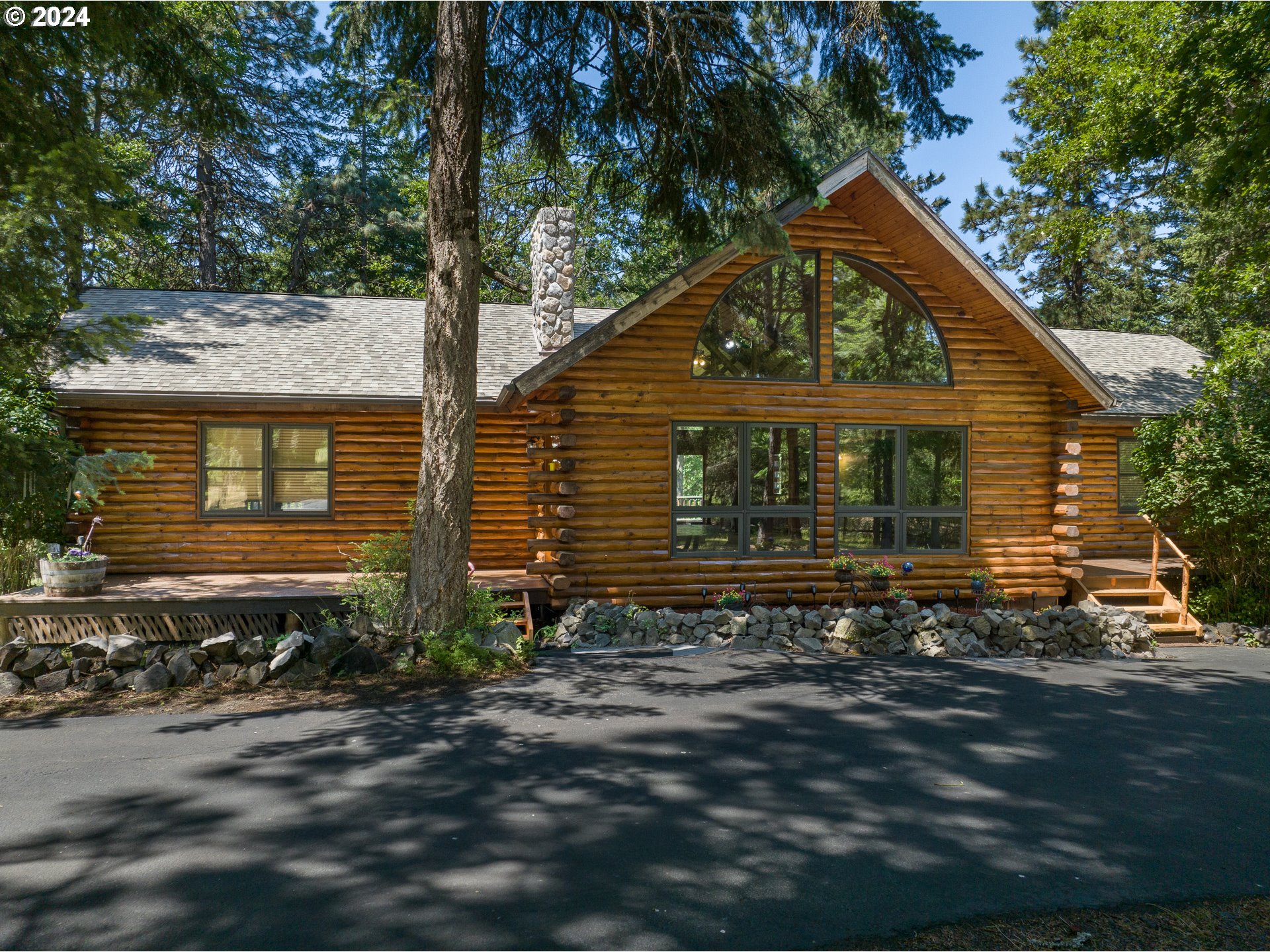 2038 STATE RD, Mosier, OR 