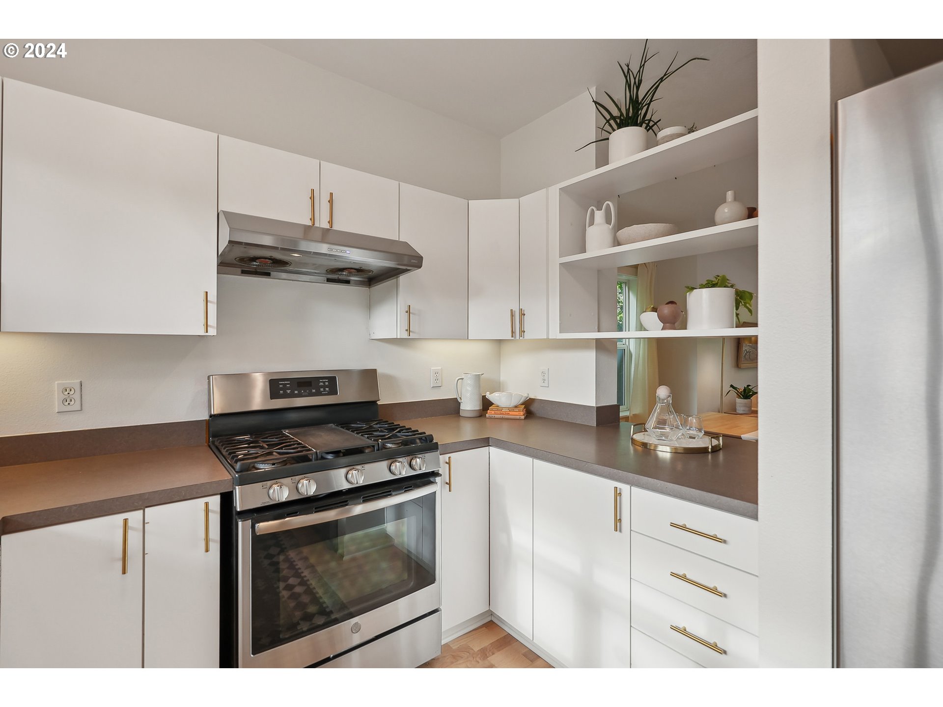 Photo #3: 24435999 Listing 
