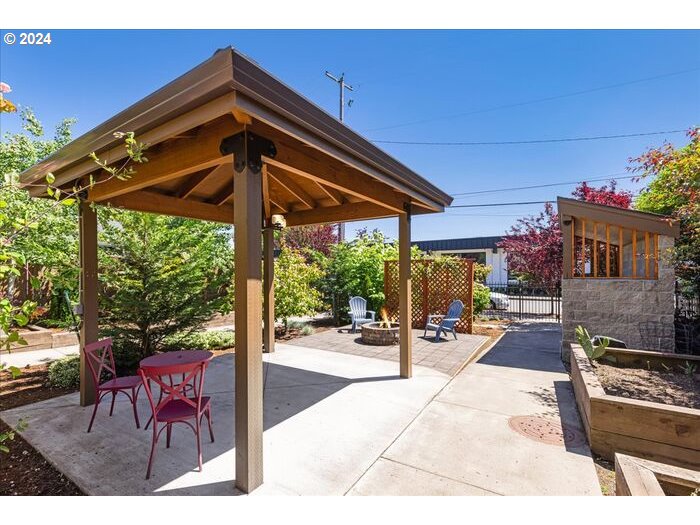 Photo #2: 24436104 Listing 