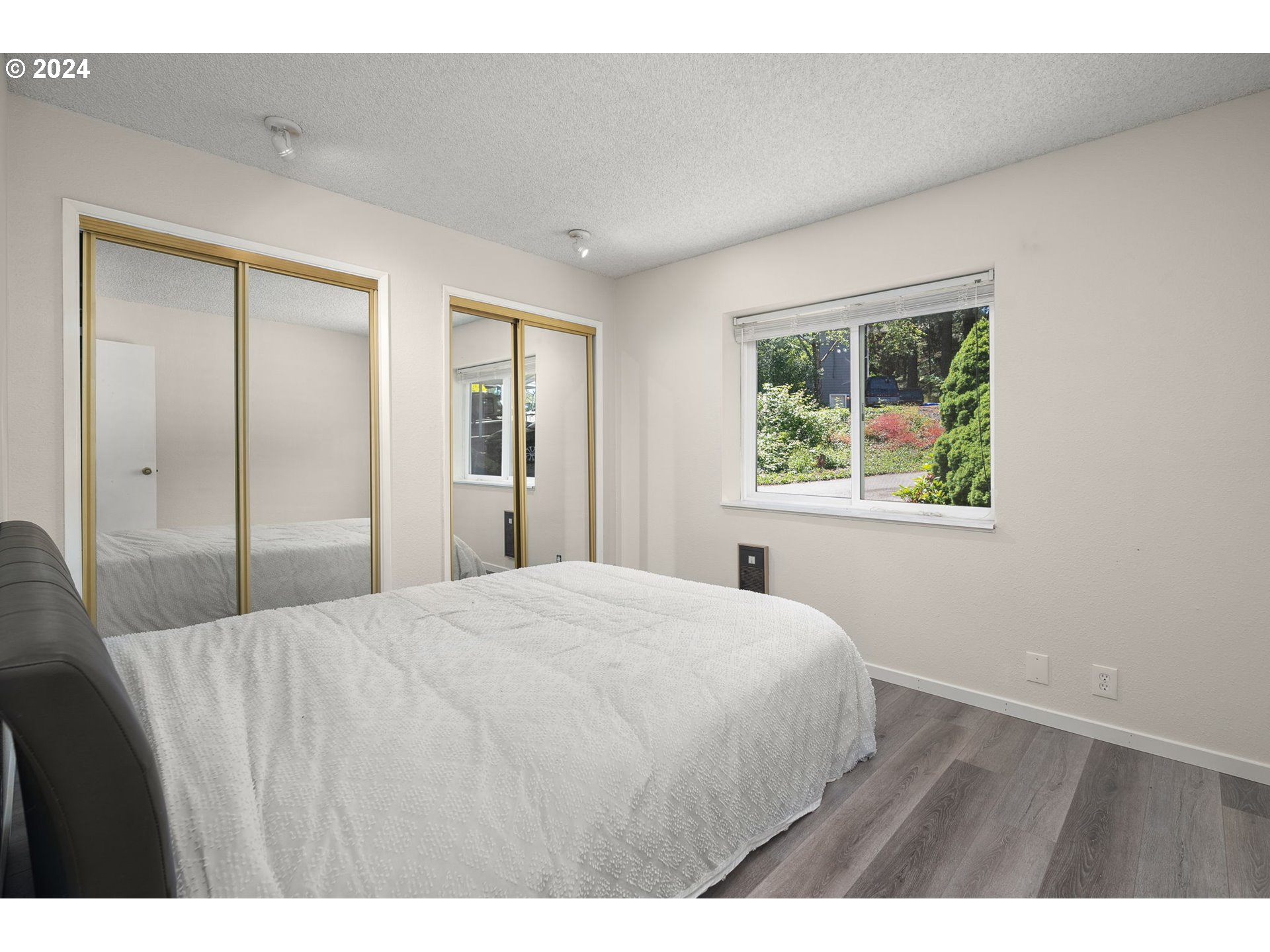 Photo #5: 24440679 Listing 