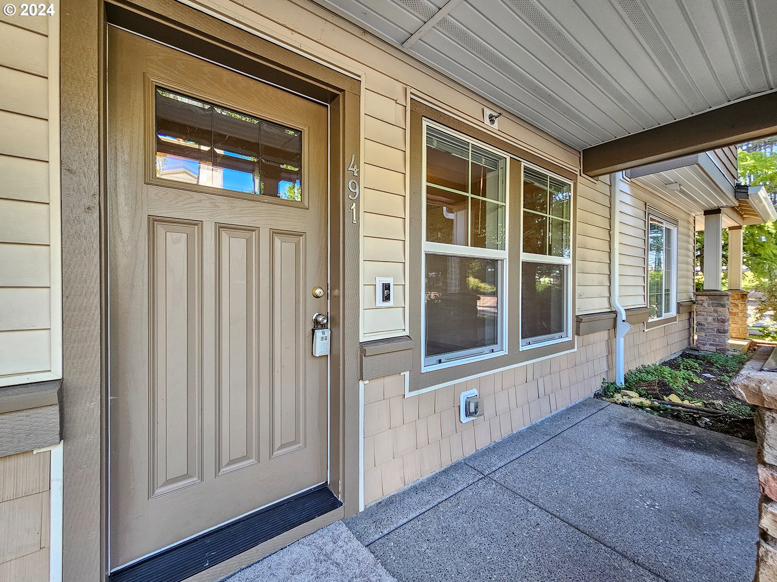 Photo #2: 24441209 Listing 