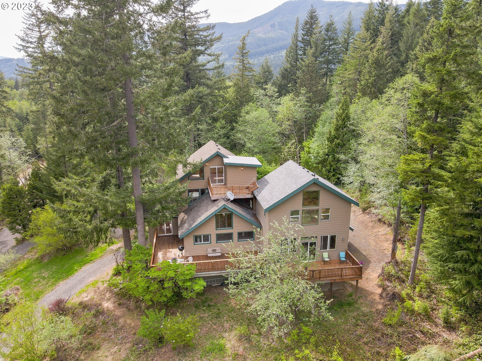 20497 E LOLO PASS RD, Rhododendron, OR 