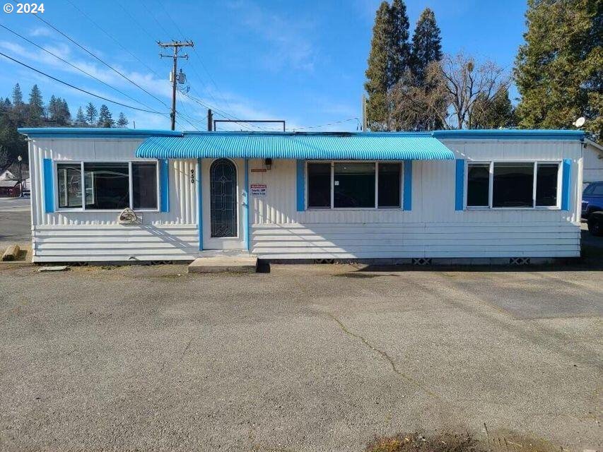950 ROGUE RIVER HWY, Grants Pass, OR 97527