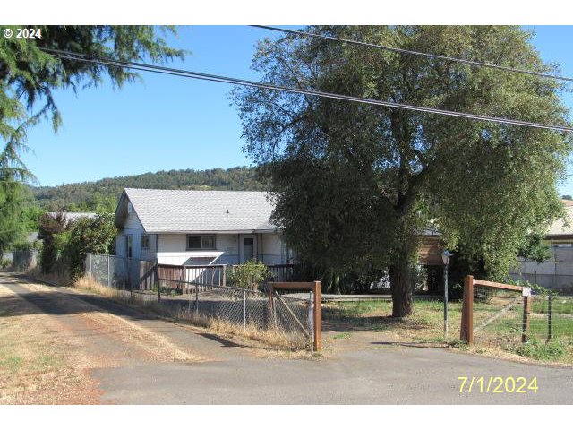 Photo of 3604 CARNES RD Roseburg OR 97471