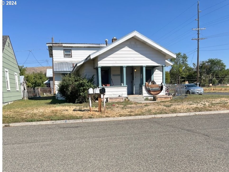 Photo of 910 RESORT ST Baker City OR 97814