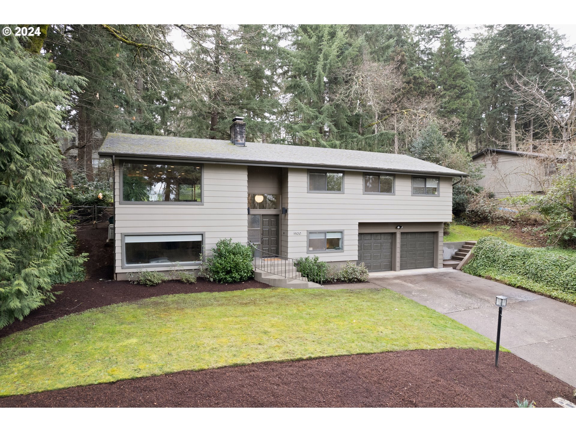 1900 W 29TH AVE, Eugene, OR 