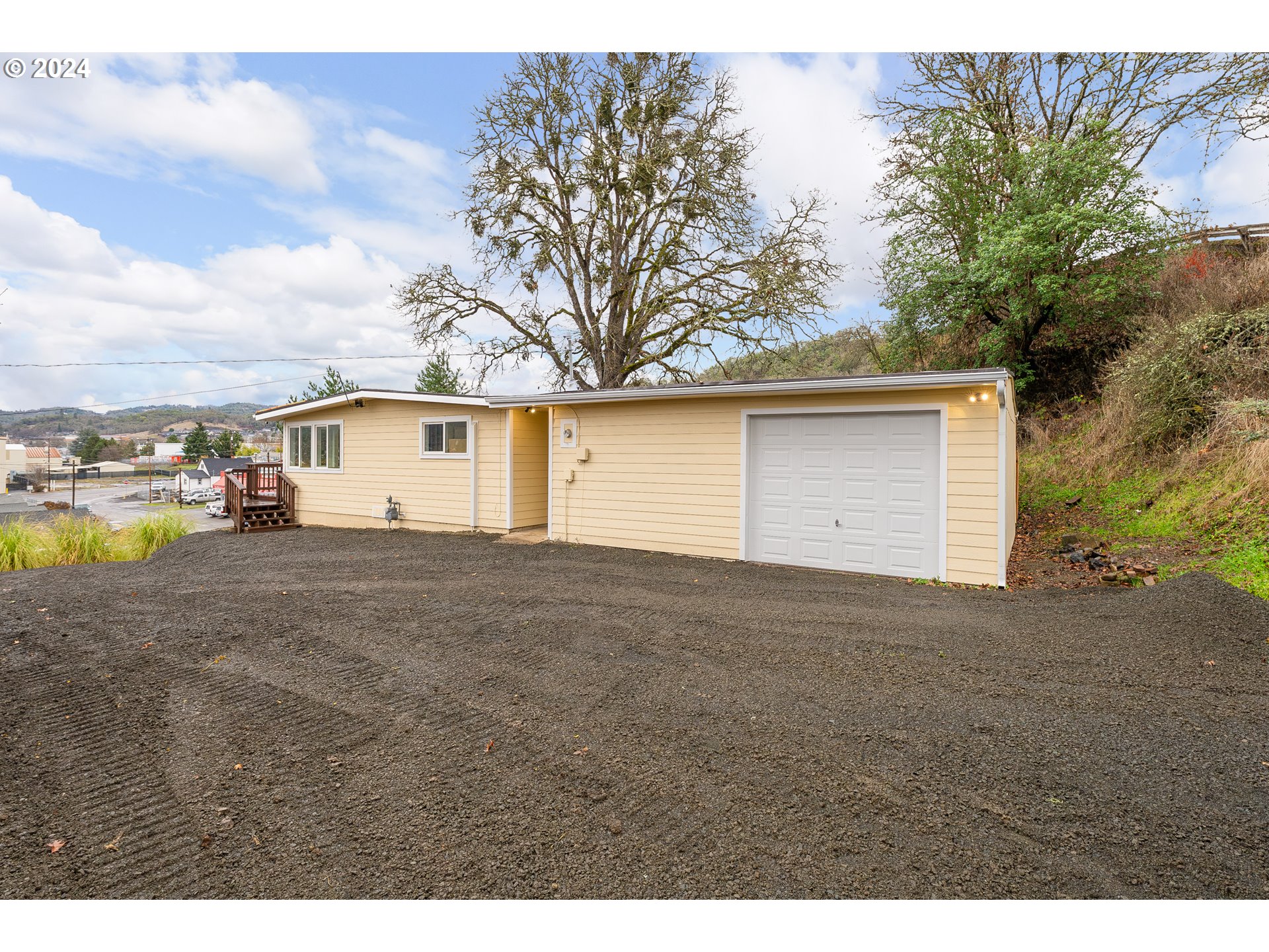 Photo of 553 WEST AVE Roseburg OR 97470