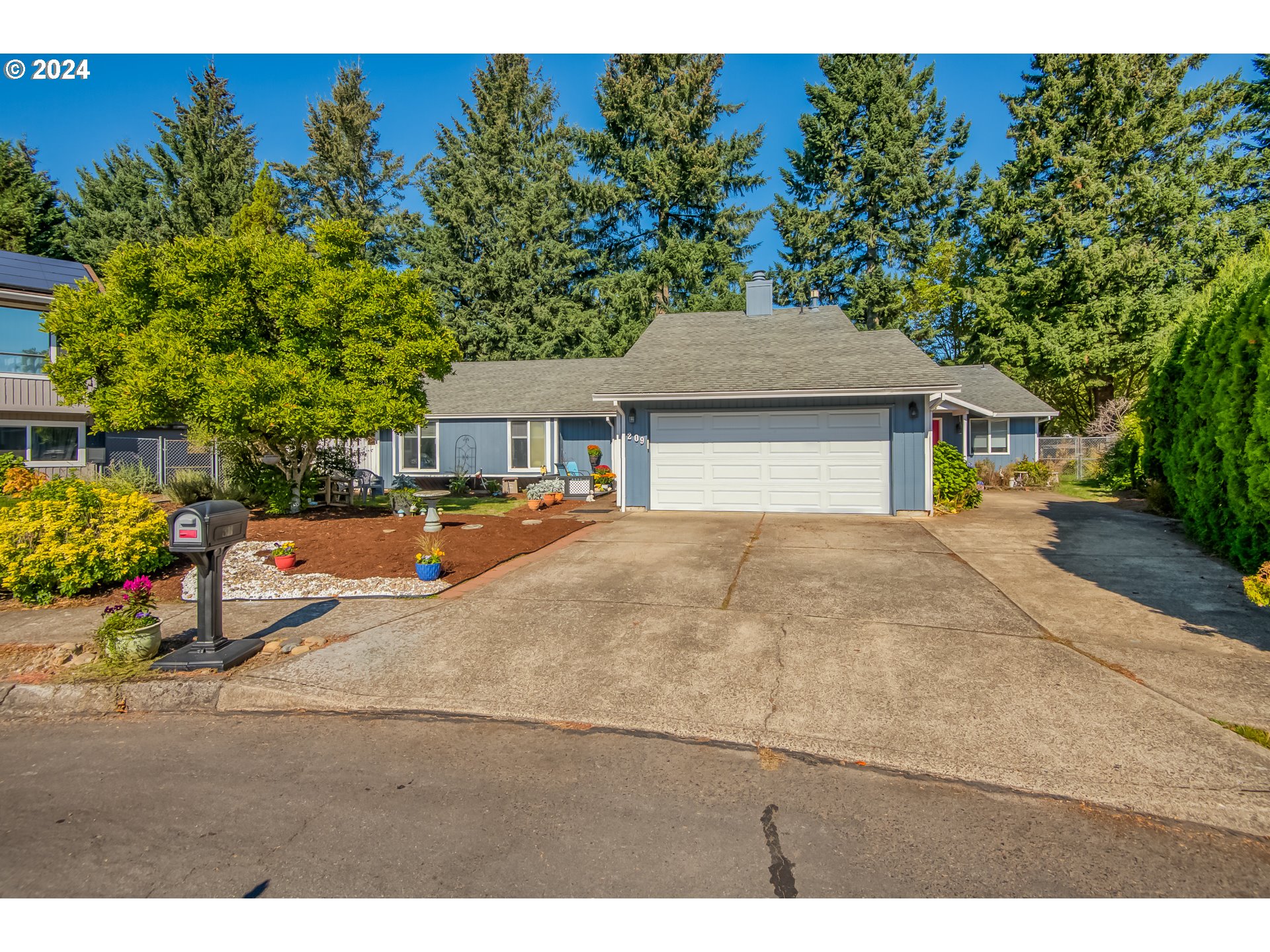 Photo of 209 PHYLLIS CT Gresham OR 97030