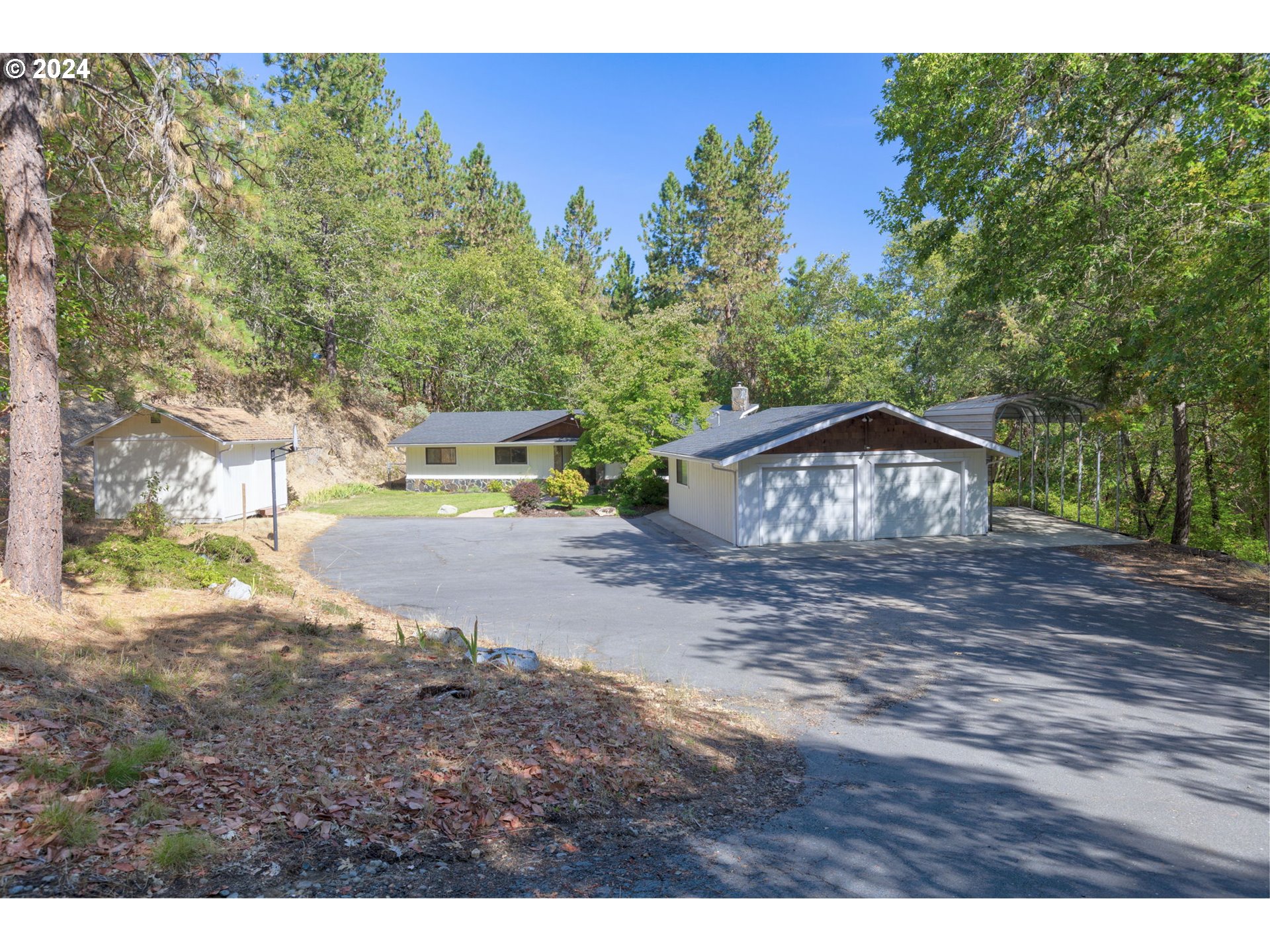 Photo of 333 Sky Way Grants Pass OR 97527