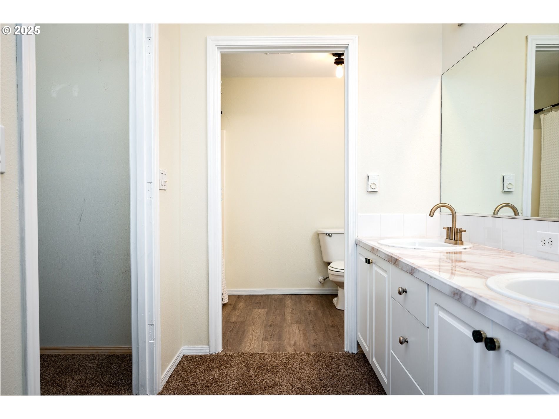 Photo #2: 24461872 Listing 
