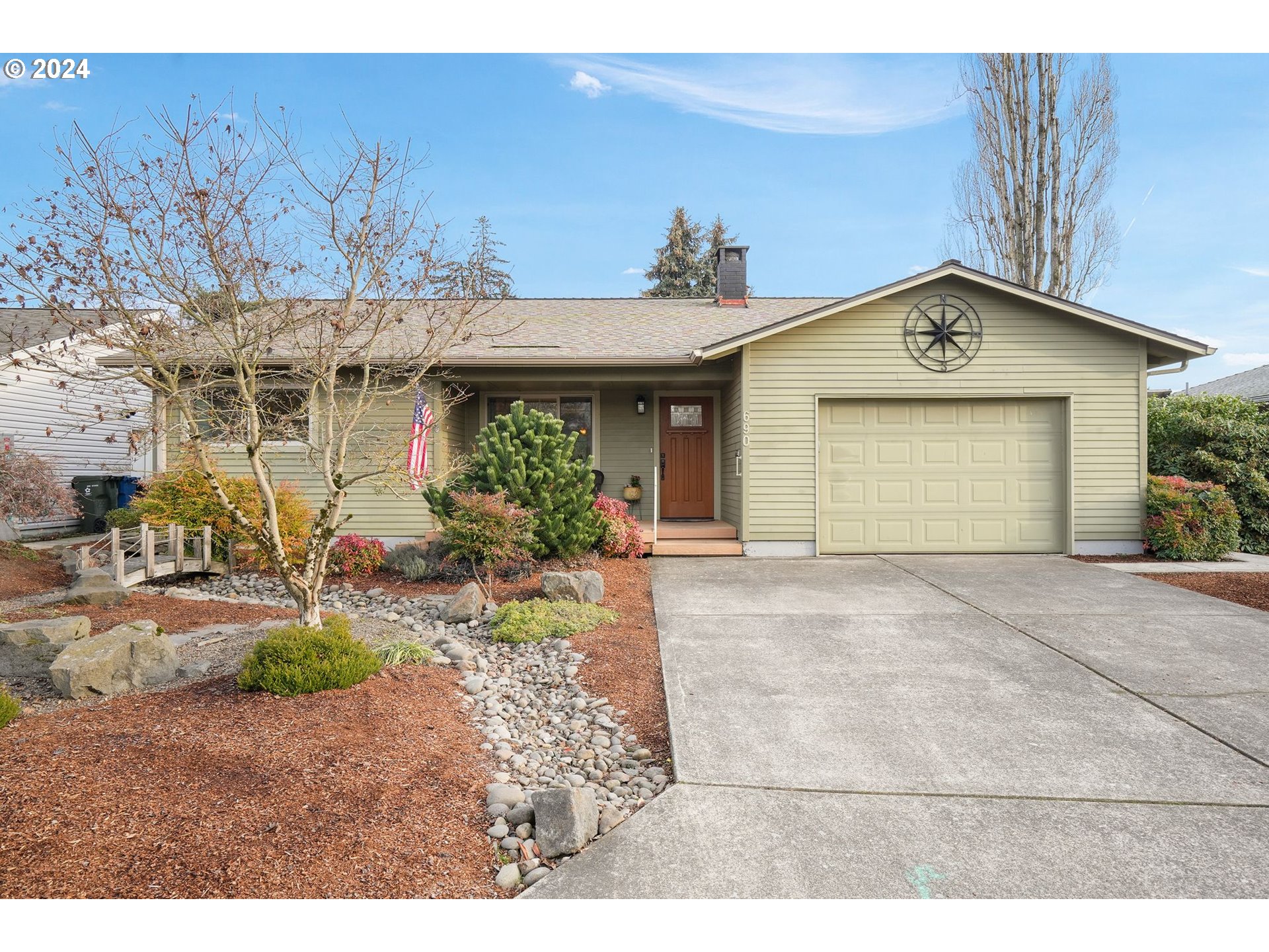 Photo of 690 OREGON WAY Woodburn OR 97071