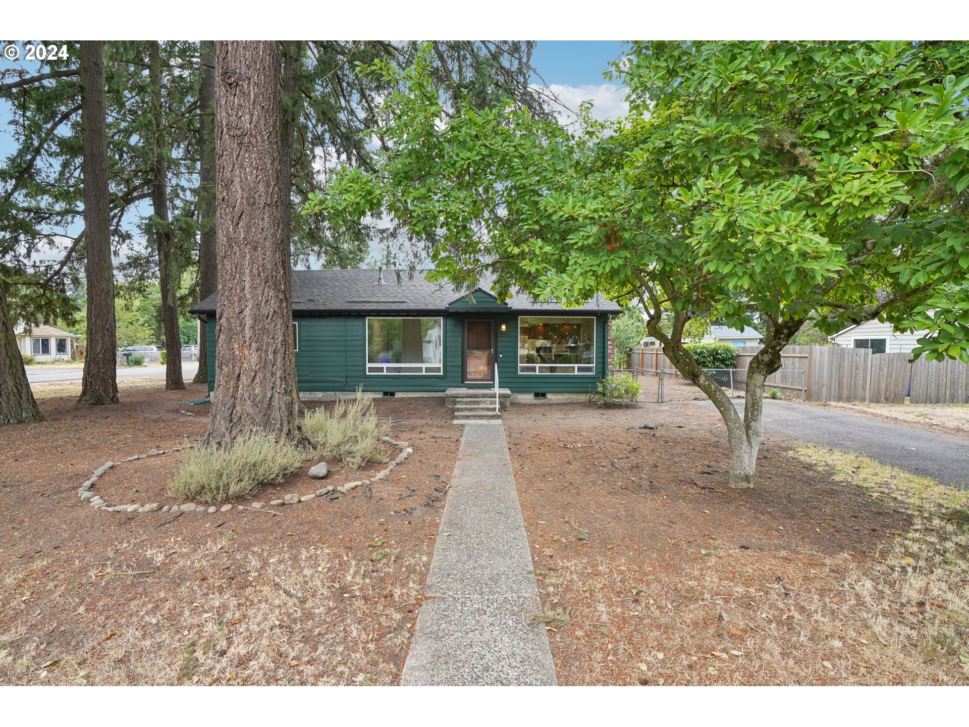 Photo of 9831 ECKLER AVE Milwaukie OR 97222