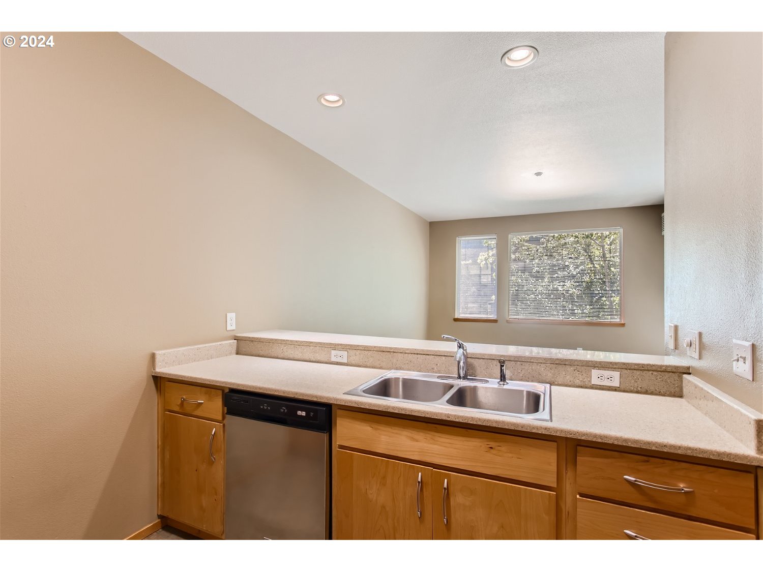 1125 NW 9TH AVE UNIT 209, Portland, OR, 97209