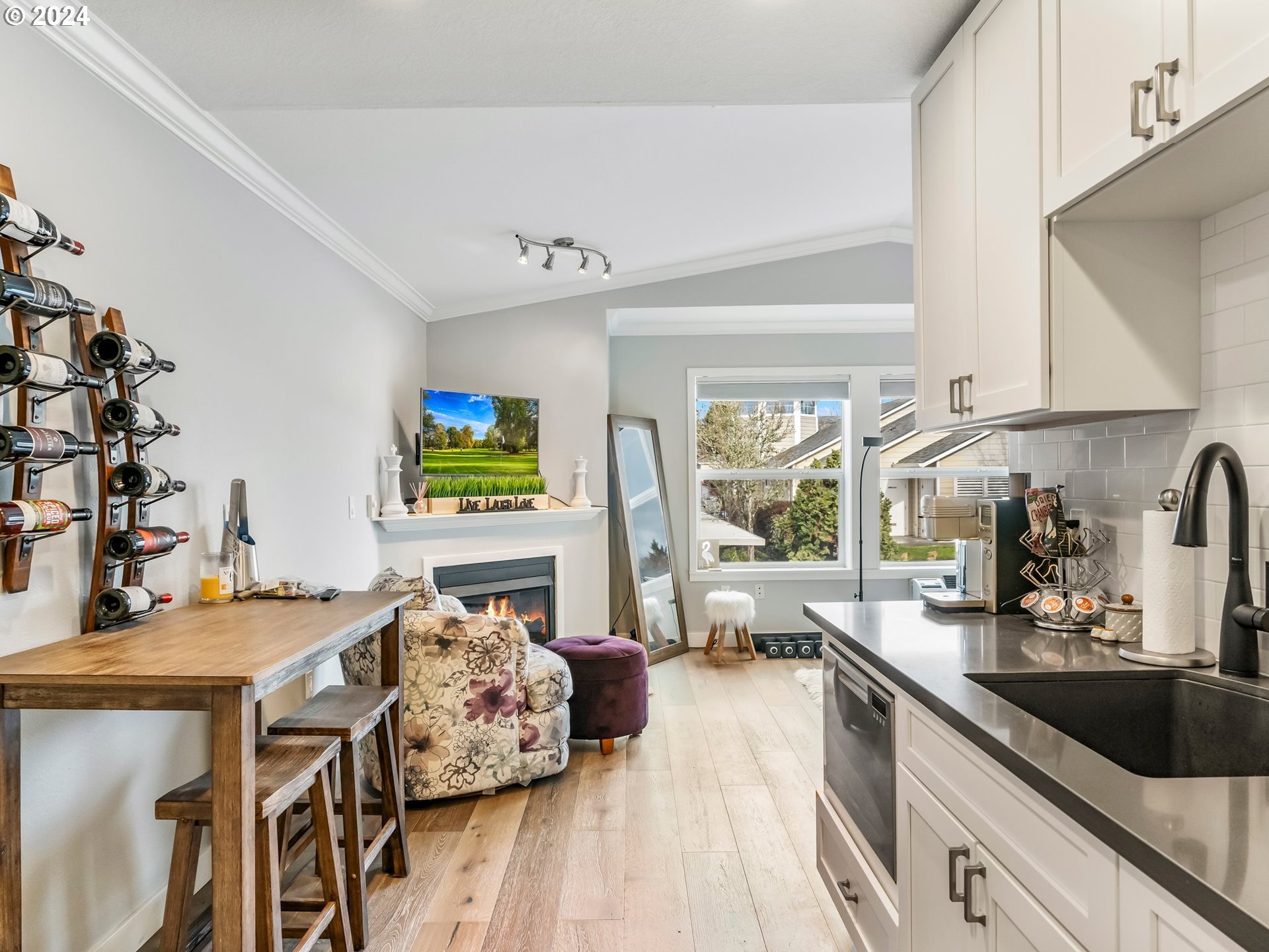 Photo #4: 24473585 Listing 