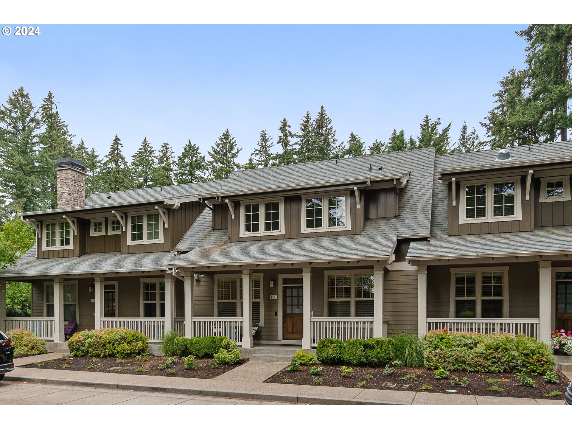 Photo of 4513 OAKRIDGE RD Lake Oswego OR 97035