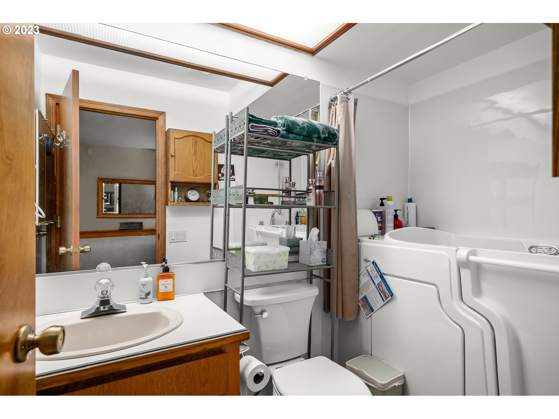Photo #6: 24478510 Listing 